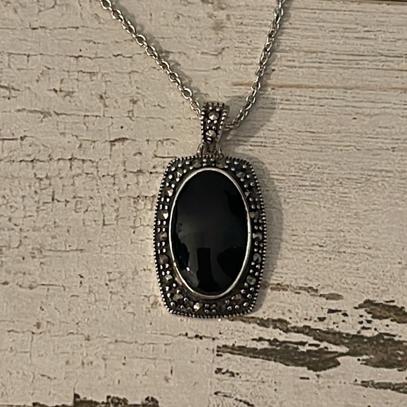 Silver Marcasite Onyx Pendant Necklace. - Picture 3 of 7